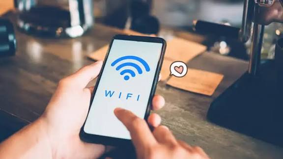 Pembelian voucher WiFi di warung